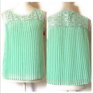 2/$15 Xhilaration - Green Lace Pleated Sleeveless Blouse | Size Large
